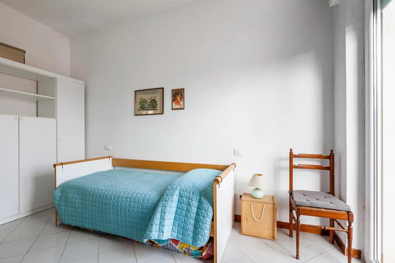 Viareggio Roomy Apartment With Balconies