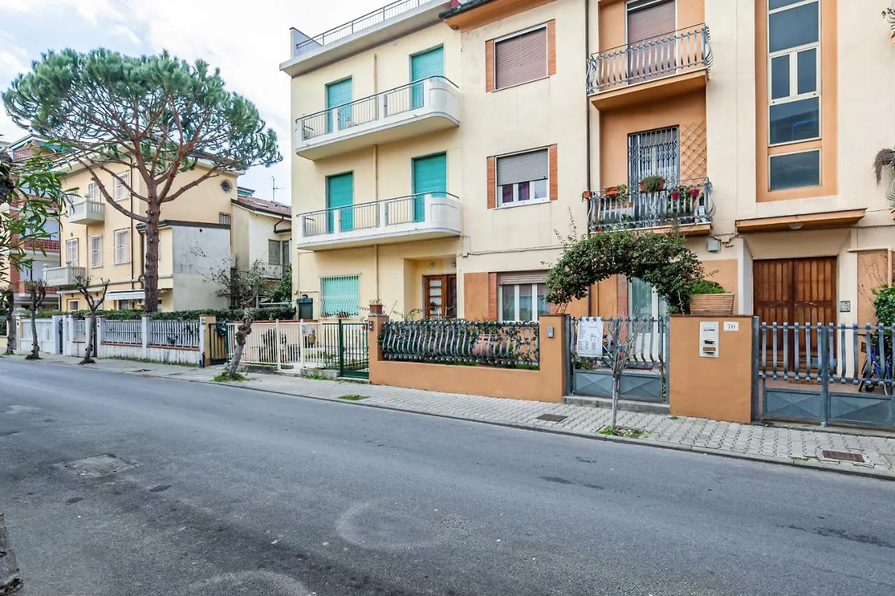 Viareggio Roomy Apartment With Balconies Italy