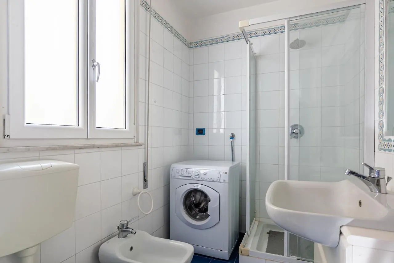 Viareggio Roomy Apartment With Balconies