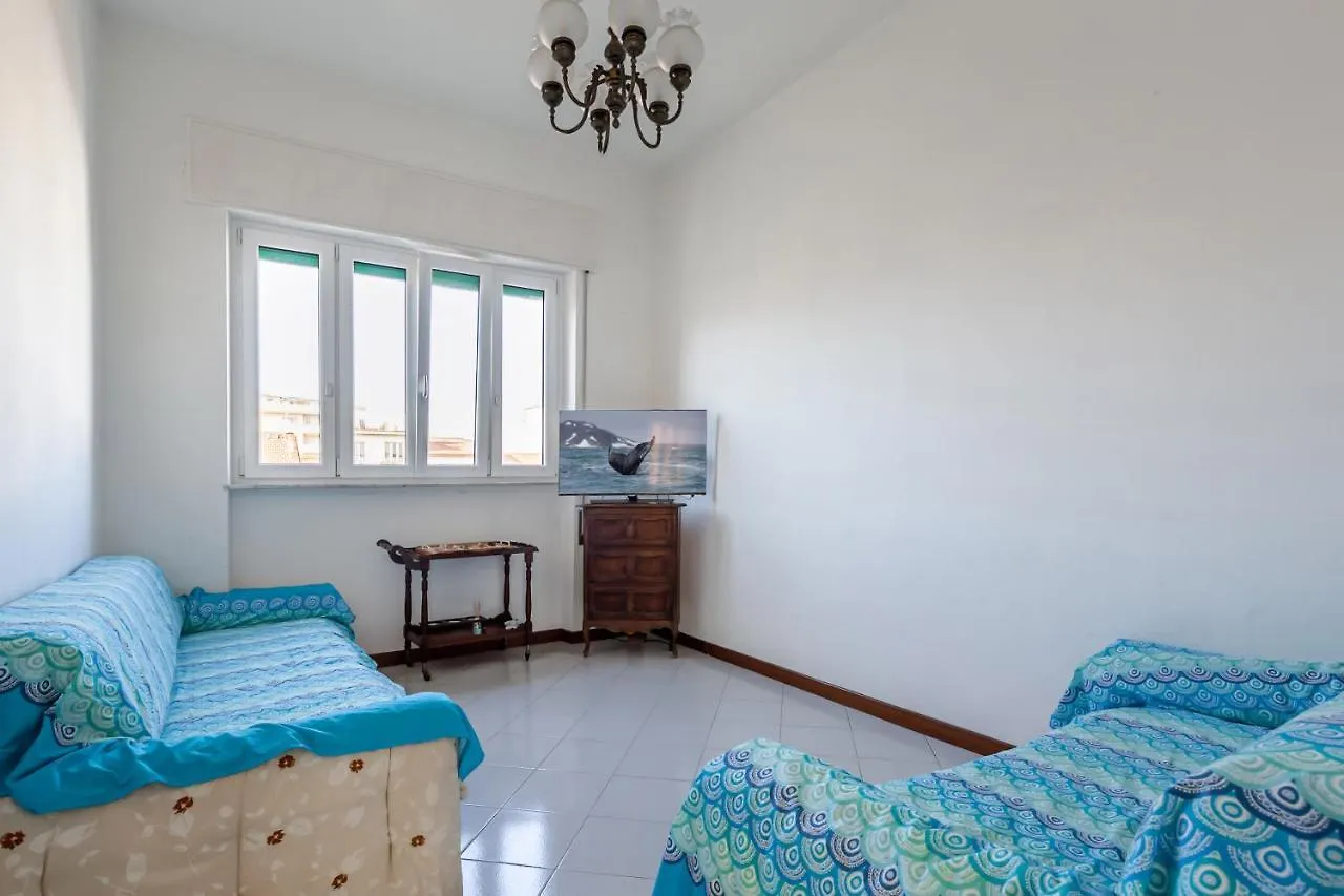 Viareggio Roomy Apartment With Balconies